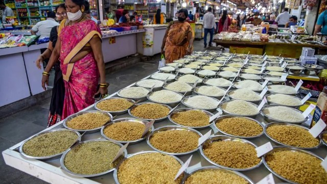 Verify pulses stocks in ports, industry hubs: Centre to states