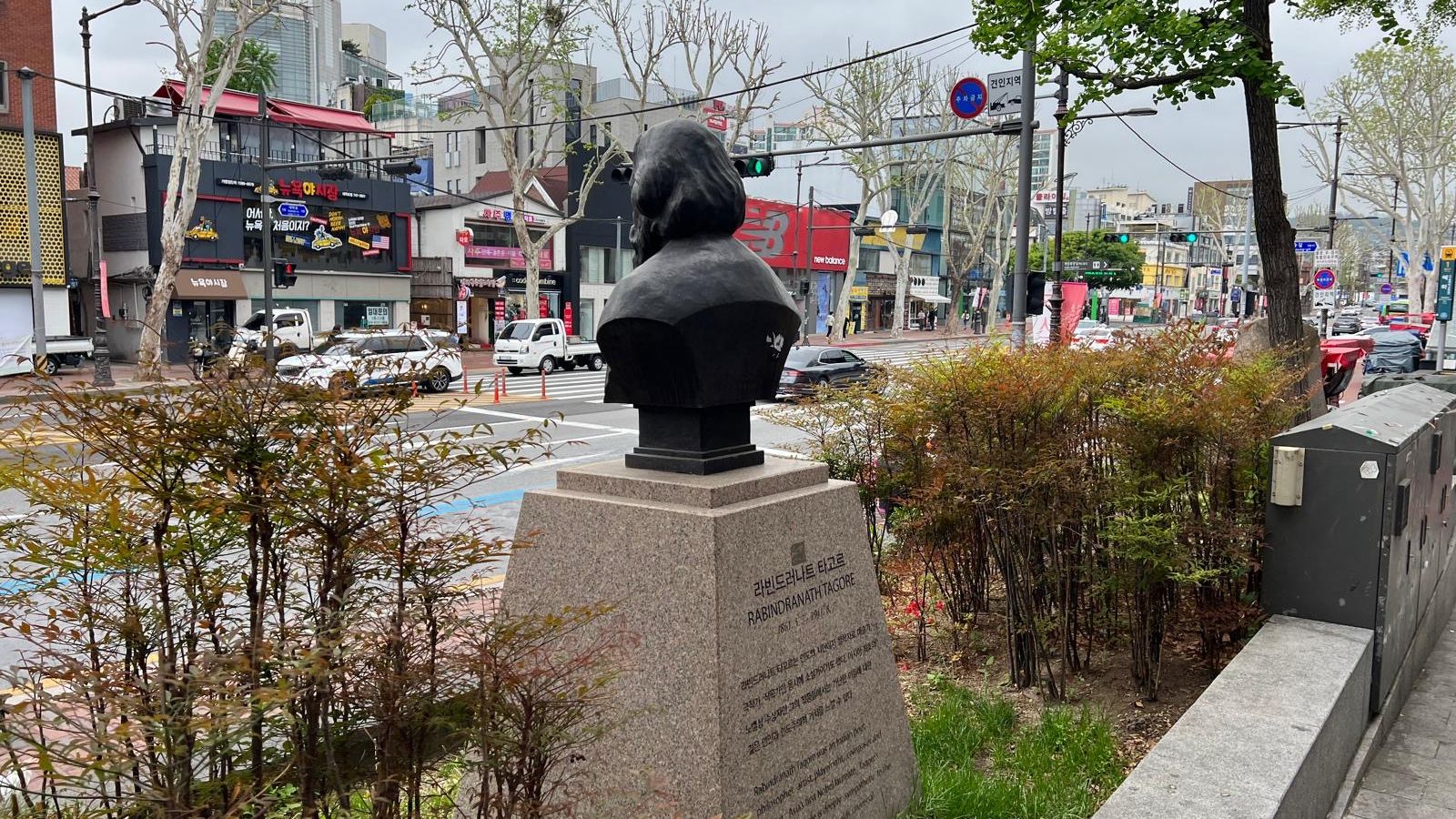  A bust of Rabindranath Tagore which was established in Jongno district, Seoul, South Korea in 2011,