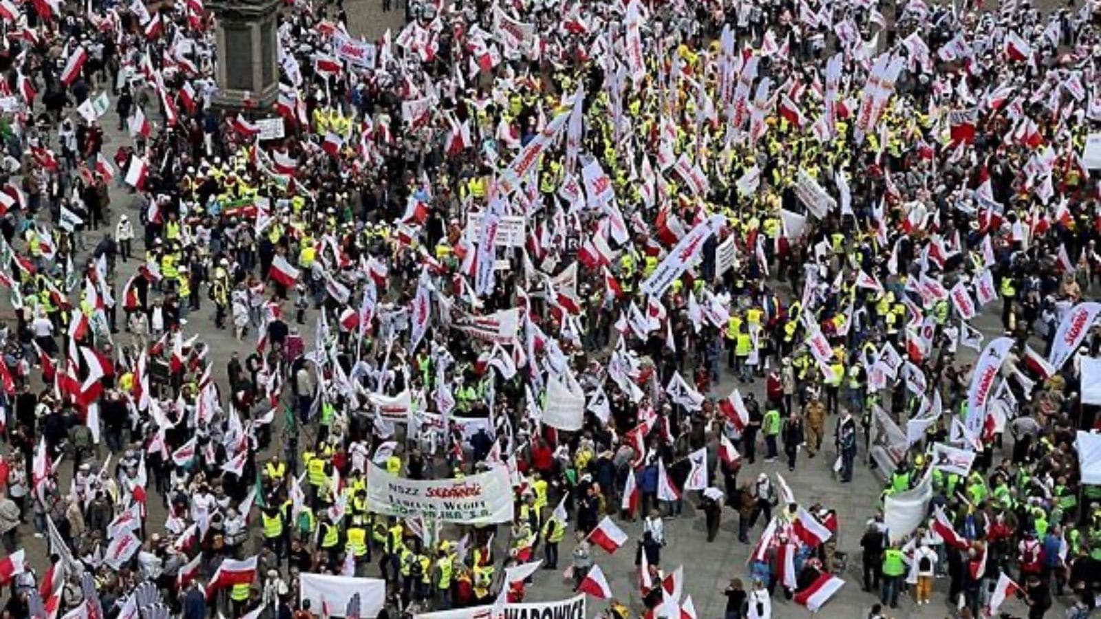 The protest was supported by Polish right-wing opposition party Law and Justice, which held power from 2015 until late last year and is looking to regain political momentum.