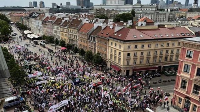 Trade union 'Solidarnosc' and Polish farmers protest against the European Green Deal in Warsaw, Poland. (Photo by Reuters)