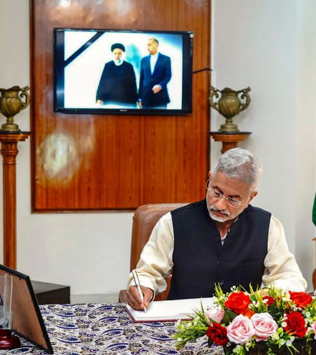 The world pays last homage to late Iranian President