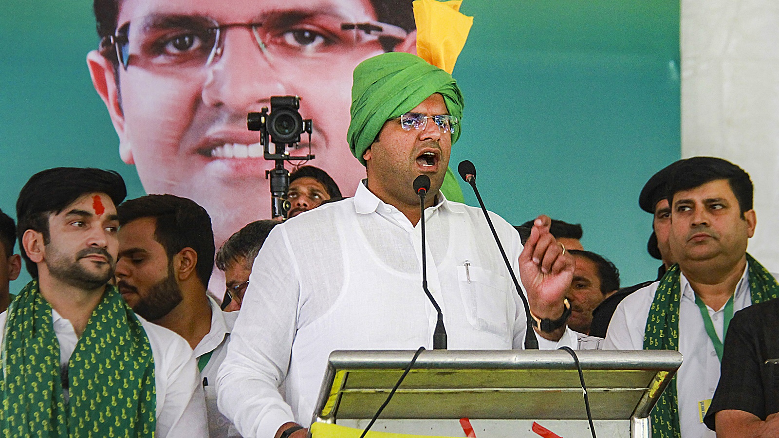 Chautala announces support to Congress in Haryana