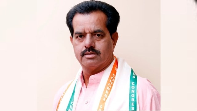 Ashok Dangar, Ashok Dangar quits Cong, former rajkot mayor, Lok Sabha elections, who is Ashok Dangar, BJP welcomes Dangar, Bharat Boghra welcomes Dangar, Dangar at Rajkot BJP office, Parshottam Rupala, BJP's Rajkot candidate, Rupala welcomes Dangar, indian express news