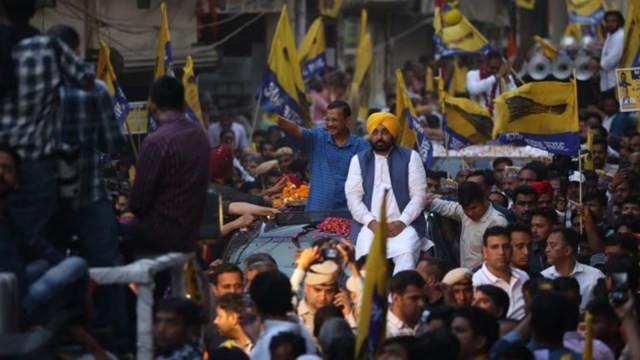 Arvind Kejriwal roadshow, Congress candidates roadshows, INDIA alliance, INDIA alliance poll campaign, AAP, BJP, Lok Sabha polls, Aam Aadmi Party, Delhib aap congres alliance, AAP Congress joint campaign, indian express news