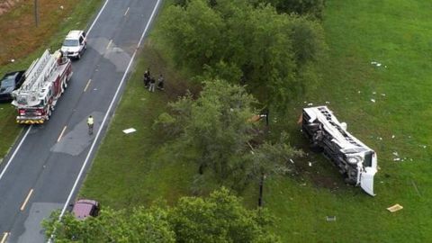 8 dead, at least 40 injured as farm workers&#8217; bus overturns in central Florida