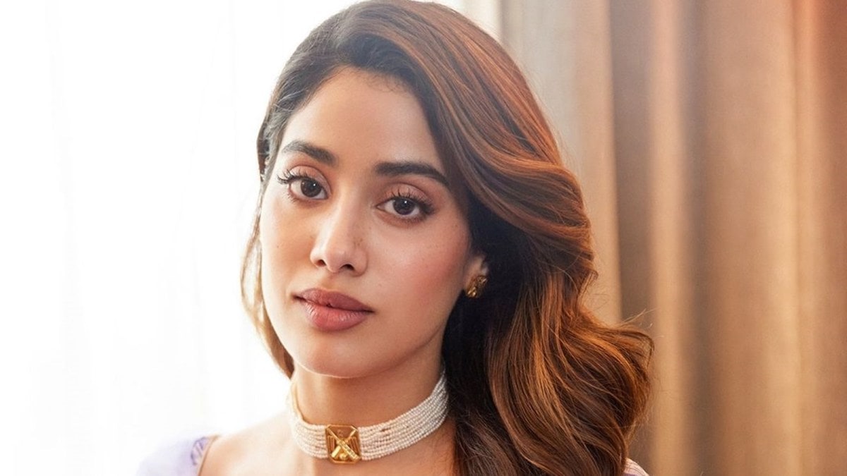 janhvi kapoor glutathione Bollywood Divas Who Reportedly Underwent Skin Lightening Treatment main image 1
