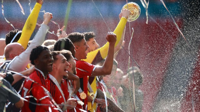 Manchester United players celebrate after winning the FA Cup. (Reuters)