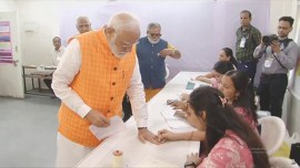 Narendra Modi, narendra modi castes vote, Amit Shah, Gujarat polling booths, Gandhinagar Lok Sabha constituency, indian express news