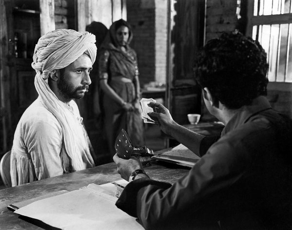 Naseeruddin Shah- Manthan films stills 9