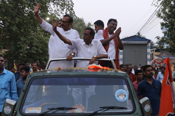palturam vs loyalist fight in Bengal, Bengal jute belt, political violence, Arjun Singh, Arjun Singh news, Barrackpore, Suvendu Adhikari, BJP lollipop, political pulse, opinion, indian express news