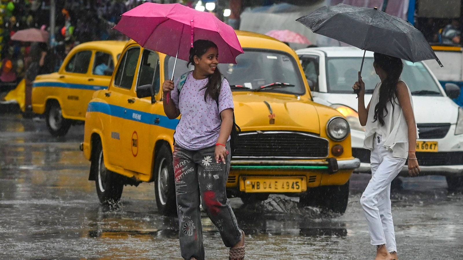 Kolkata under orange alert for thunderstorms; heavy rain likely in 3 ...