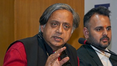 shashi tharoor, gold smuggling case