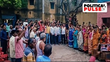 Residents of Sindri Basti protesting and boycotting elections