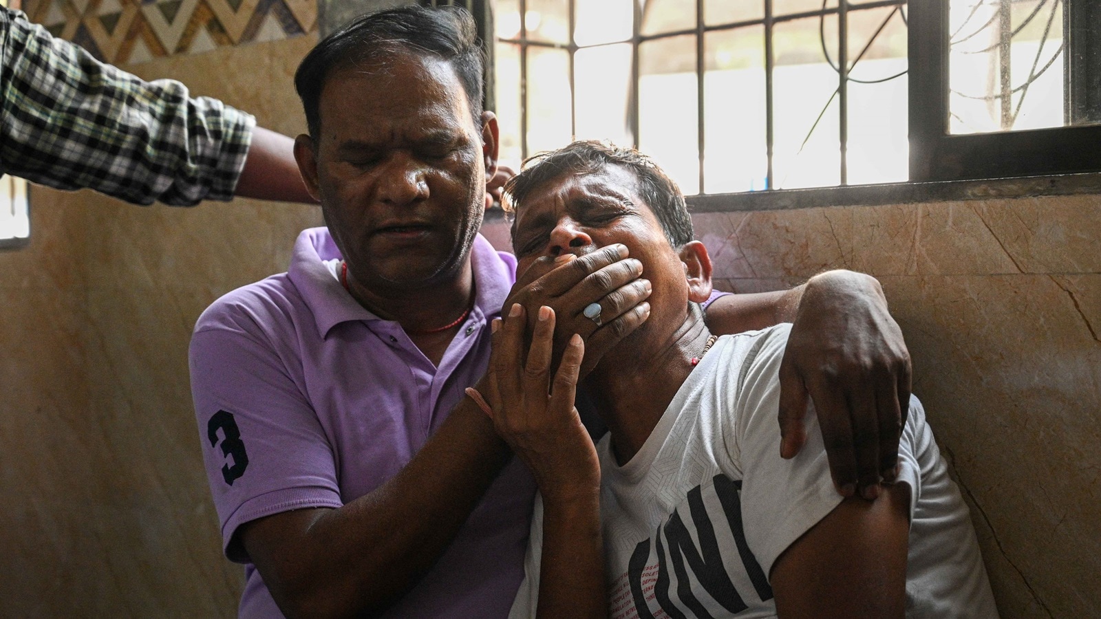 ghatkopar hoarding collapse