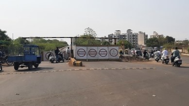 Sandhiya Pul, Kolkata vehicular traffic, Vehicular movement, iconic railway overbridge, Jamnagar Road, Rajkot, ROB demolition, indian express news