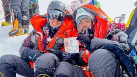 NRI Couple scale Mt everest