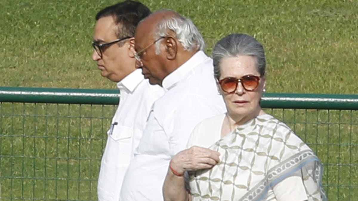 Kharge targets PM: ‘Talks about mujra, mangalsutra... but not Make in India’