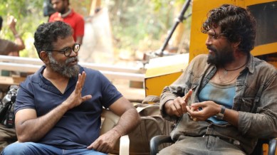 Sukumar and Allu Arjun on sets of Pushpa (Image: Allu Arjun/X)