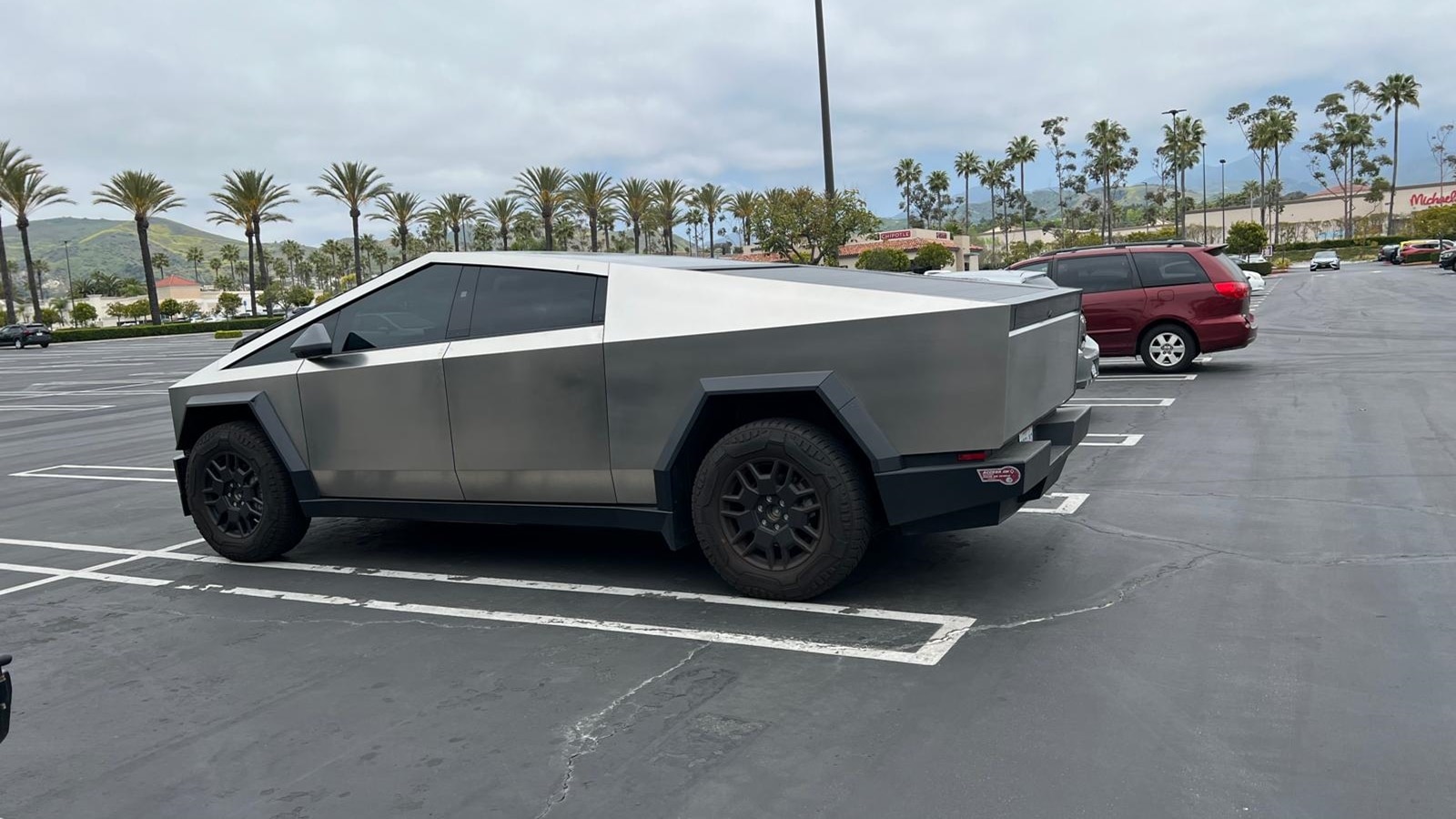 Cybertruck owner suffers wrist injury during delivery, claims car was ...