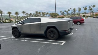 Tesla Cybertruck | Tesla Cybertruck delivery | Tesla Cybertruck injury