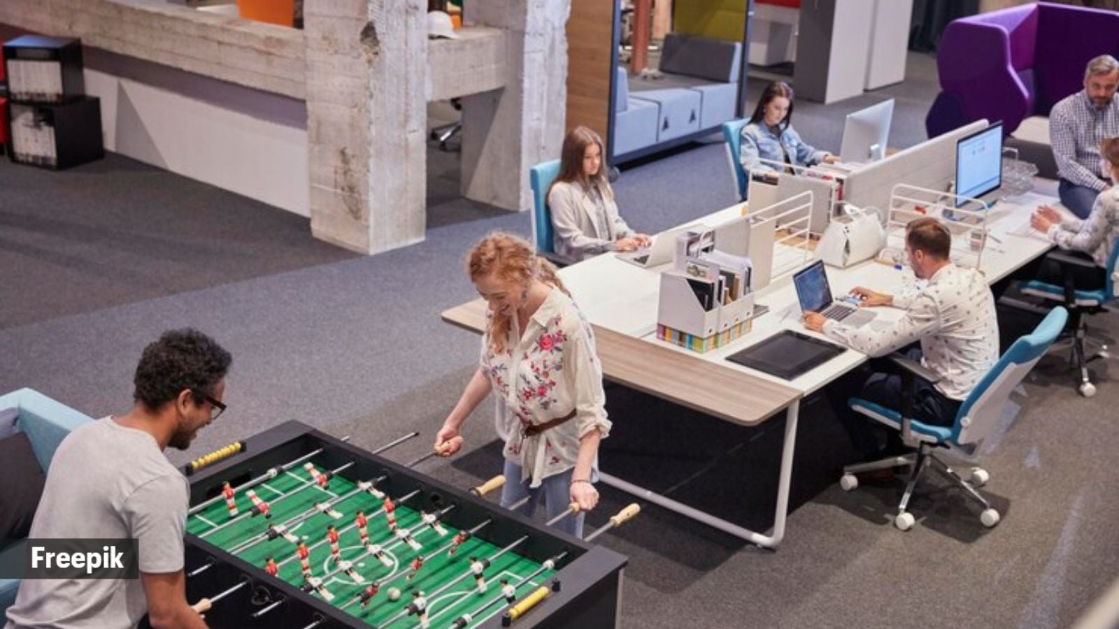 In the hustle and bustle of the workday, engaging in games, enjoying delicious snacks, and sharing a few laughs with colleagues can be the perfect antidote to work stress. (Source Freepik)