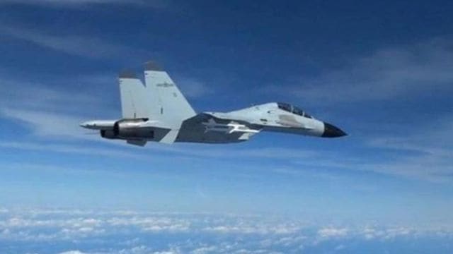 A Chinese Chengdu J-10 fighter jet released flares in the flight path of an Australian navy Seahawk deployed from the Hobart 300 meters (986 feet) in front of the helicopter and 60 meters (197 feet) above, Defense Minister Richard Marles said.“ ((Photo: US Indo-Pacific Command)