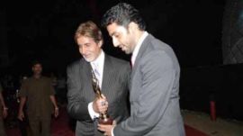 Amitabh Bachchan lauds Abhishek's performance in Yuva