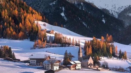Village in Dolomites (Source: X/@SnapSerenity)