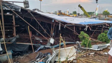 ghatkopar hoarding collapse, mumbai rains