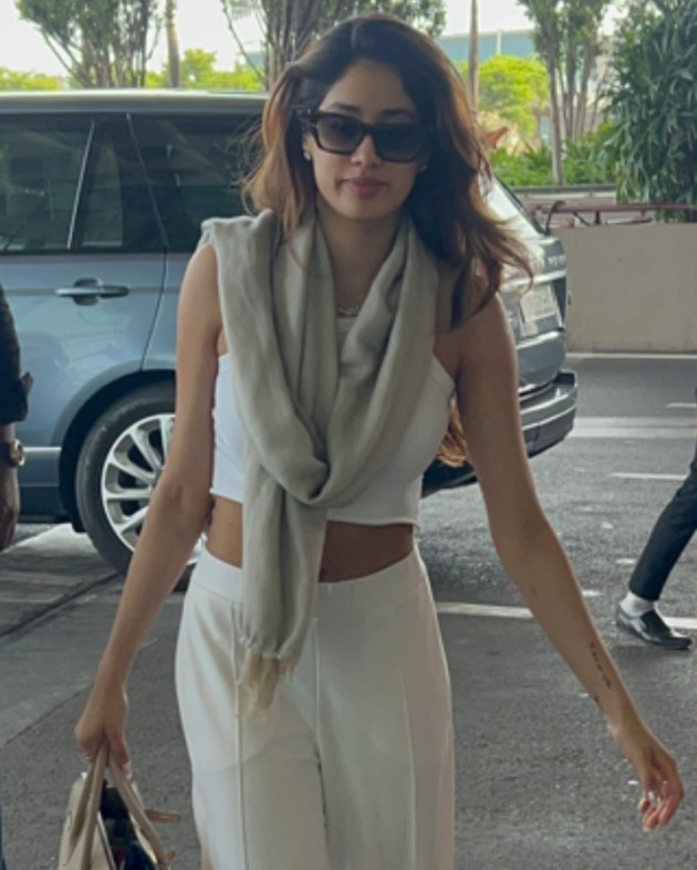 Janhvi Kapoor, who's film Mr & Mrs Mahi recently released, was spotted leaving to attend the cruise. Janhvi had also hosted a bachelorette slumber party for bride-to-be Radhika Merchant.(Photo: Varinder Chawla)