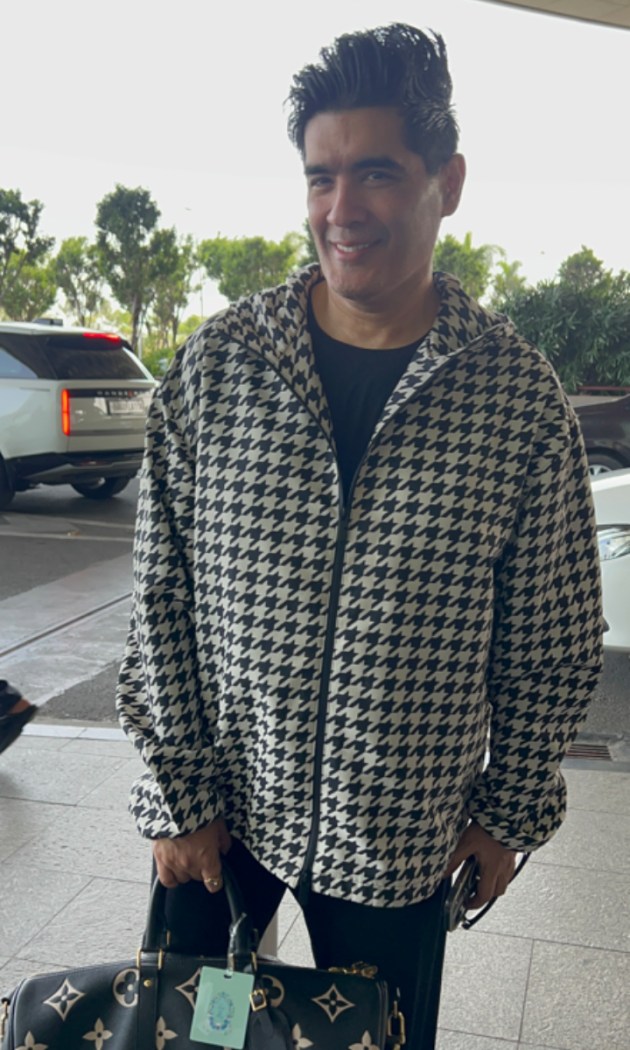 Fashion designer Manish Malhotra also flew out in style to celebrate the couple. Manish danced to Bole Chudiyan with Janhvi Kapoor, Khushi Kapoor, Sara Ali Khan, and Ananya Panday. (Photo: Varinder Chawla)