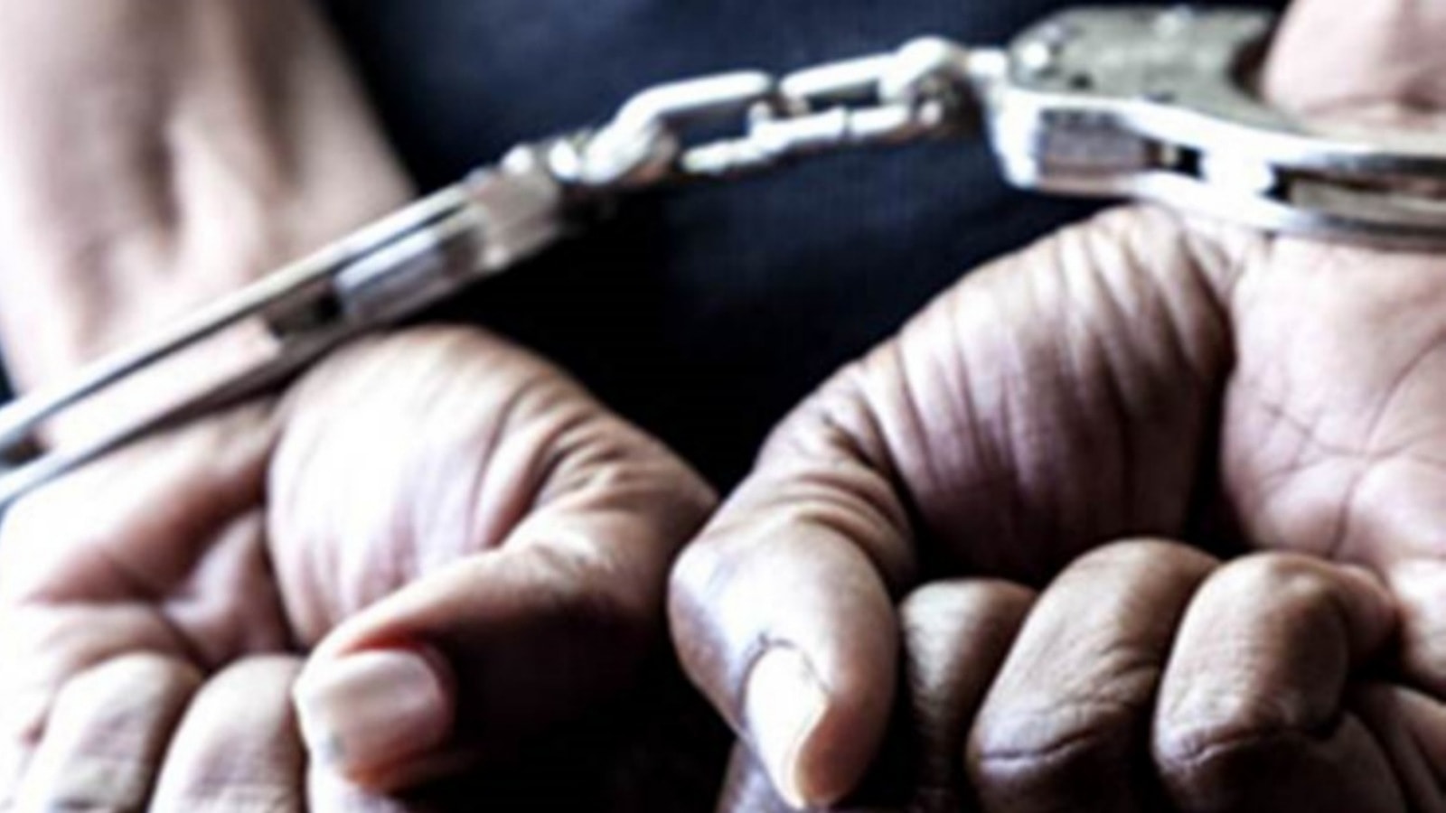 4 Polizisten wegen „Annahme von Bestechungsgeldern“ festgehalten ...