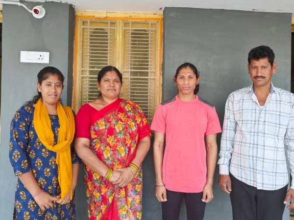 Deepthi Jeevanji with her parents. 