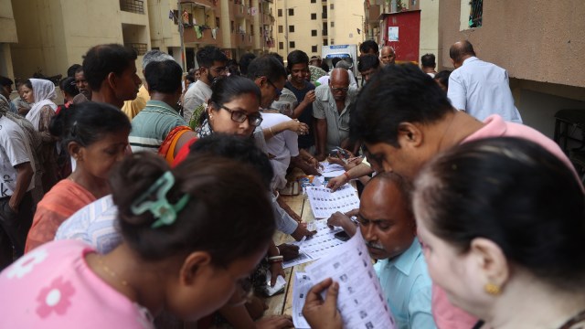 delhi EWS flats, EWS flats inauguration, Kalkaji Extension, Narendra Modi Jahaan Jhuggi Wahaan Makaan” scheme, EWS scheme, delhi slum clusters, indian express news