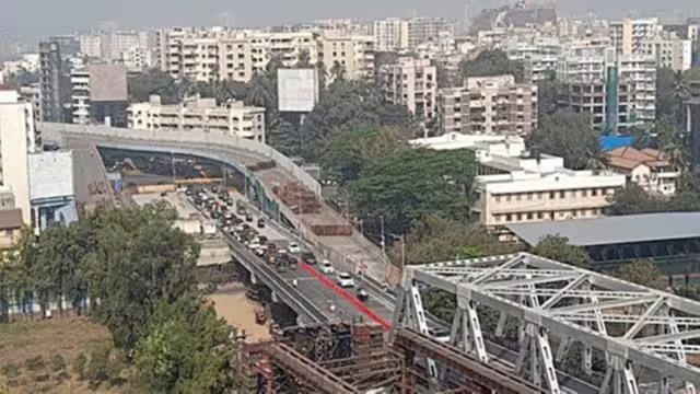 The Jog flyover was built in 1997 by the Public Works Department (PWD) and at present passes above the Western Express Highway. BMC