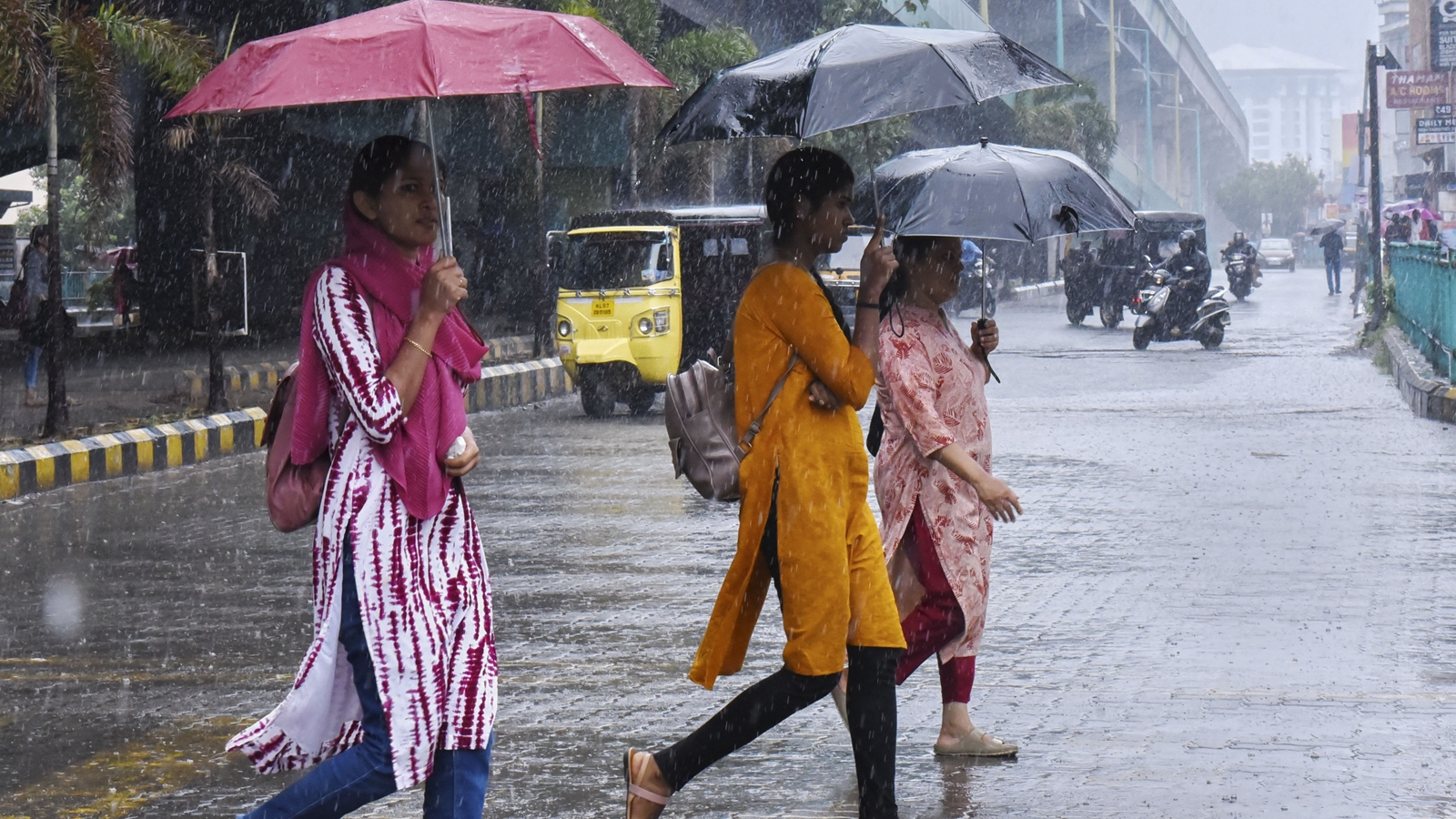 Kerala Rains: IMD Issues Red Alert For Pathanamthitta And Idukki ...