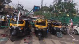 pune hoarding collapse