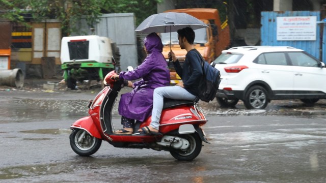 Heavy rains, dust storm sweep Mumbai: Trees uprooted, train and airport ...