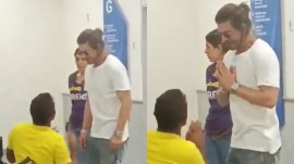 shah rukh khan meeting fan