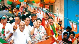 smriti irani, smriti irani news, Lok Sabha Elections 2024, Delhi BJP, Smriti Irani hits campaign trail, delhi news, India news, Indian express, Indian express India news, Indian express India