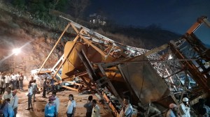 mumbai billboard collapse, Ghatkopar billboard collapse, metal parking lot collapse, BMC, mumbai hoardings dismantle, Ghatkopars Pant Nagar, indian express news