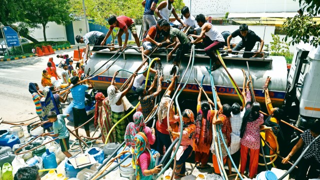 In heart of New Delhi, a long wait for tankers and daily fights — all ...