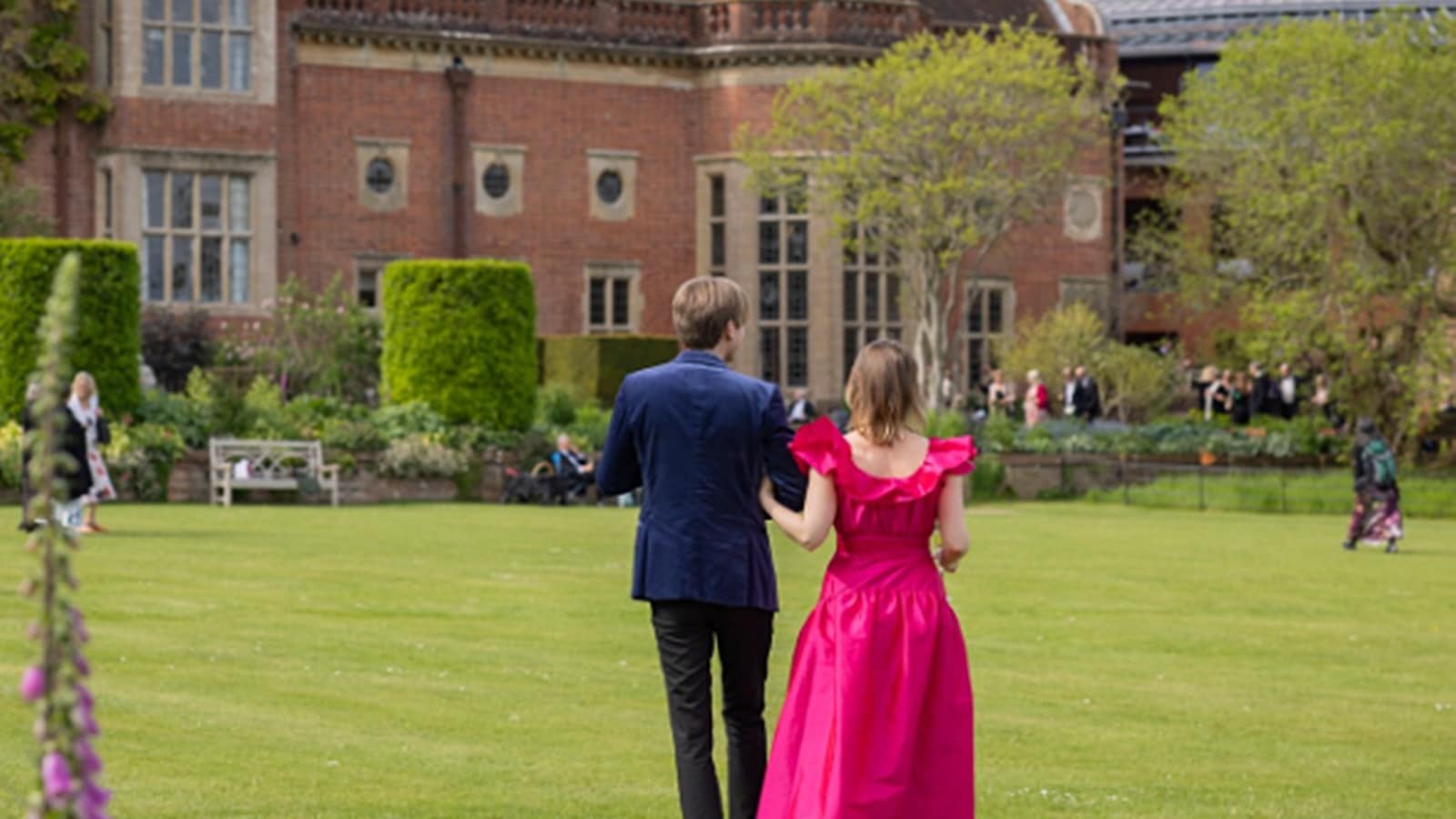 Music lovers enjoy opera and picnics with the sheep at Glyndebourne