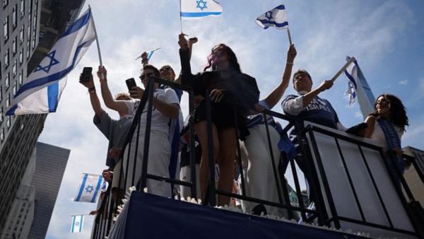 People take part in Israel Day on Fifth Parade. (Reuters)