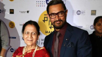 Aamir Khan with mother, Zeenat Hussain (X/MumbaiFilmFest)
