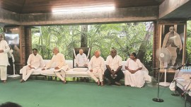 Amrut Modi Prayer meet, Sabarmati Ashram, Ashram redevelopment project,. Amrut Modi, Shradhanjali Sabha, SAPMT, Ahmedabad, SAMPT secretary, Ashram, Sabarmati Ashram Preservation and Memorial Trust, Indian express news