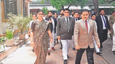 Surat District Bar Association, SDBA proposal, Surat new court building, Gujarat High Court, Agrawal SDBA meeting, public works dept, SDBA president, Indian express news