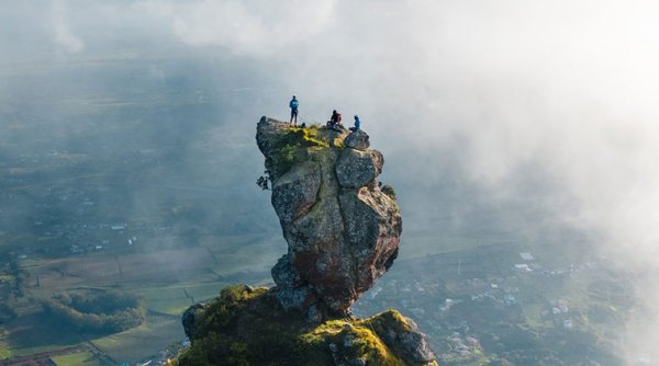 Hiking Pieter Both Mountain. Photo (C) mauritiusnow.com