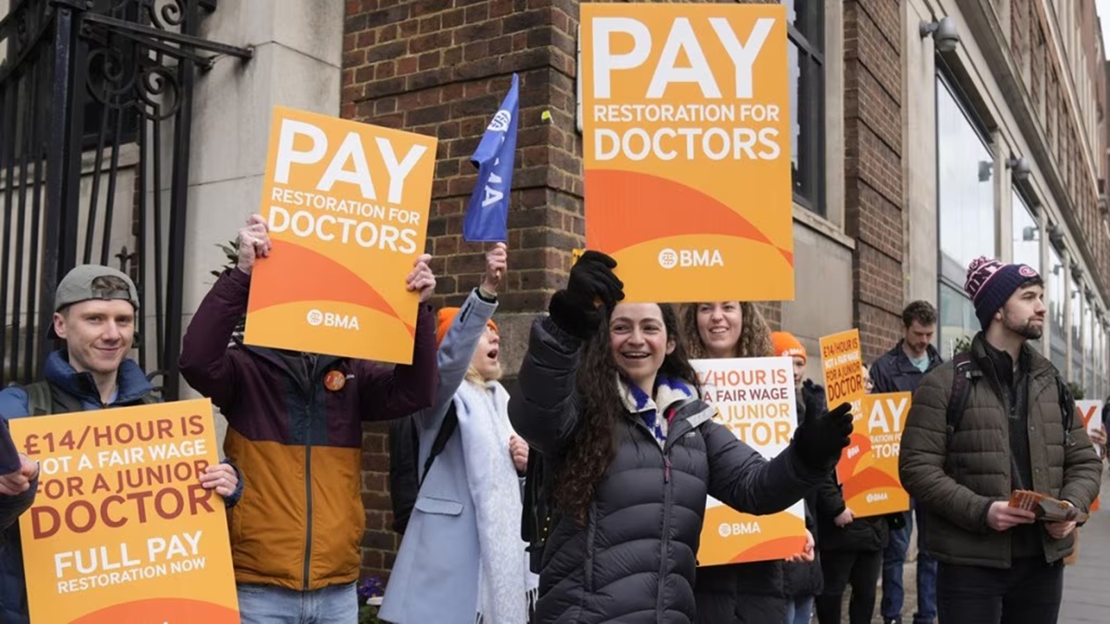 Thousands of doctors go on strike in England a week before the UK ...