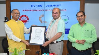 L-to-R Prof. Vinay Pathak, Vice Chancellor, CSJMU, Prof. Manindra Agrawal, Director of IIT Kanpur & Mr. Anil Kumar Yadav, Registrar CSJMU